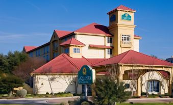 La Quinta Inn & Suites by Wyndham Austin Southwest