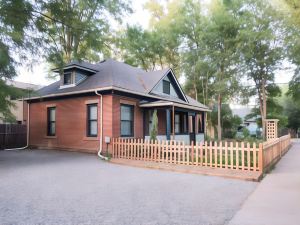 Historical Bungalow Near Csu & Old Town!