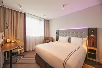 Premier Inn Karlsruhe City am Wasserturm Hotel dekat Yasmin