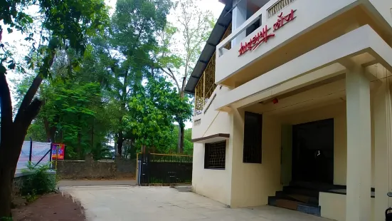 Hotel Matruchhaya - Near Lonavala Market Railway and Bus Station