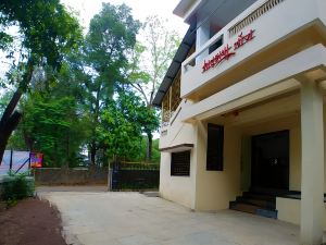 Hotel Matruchhaya - Near Lonavala Market Railway and Bus Station