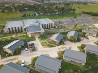Quality Suites DOlive Hotel dekat Werribee Open Range Zoo
