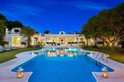 Leamington Pavilion by Blue Sky Luxury