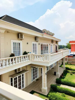 Green Forest Hotel Hotel dekat Pantai Romantis