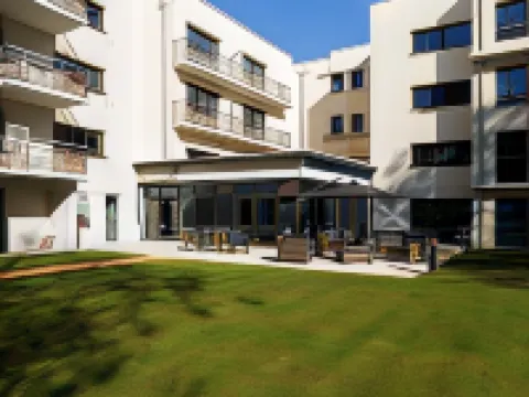 ゼナオ ネヴェール ルナーダ ヌベールのホテル