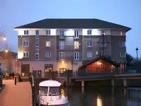 Riverside Hotel
