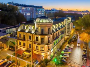 Attache Hotel