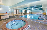Holiday Inn Express & Suites BIRMINGHAM - INVERNESS 280 by IHG - parkir