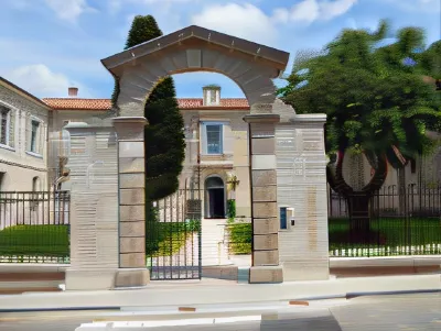 College des Doctrinaires Hotels in Avezan