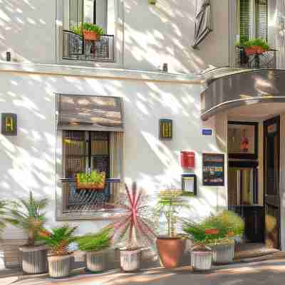 Hôtel De La Porte Dorée Hotel Exterior