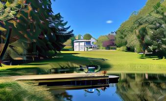 Huntsland House