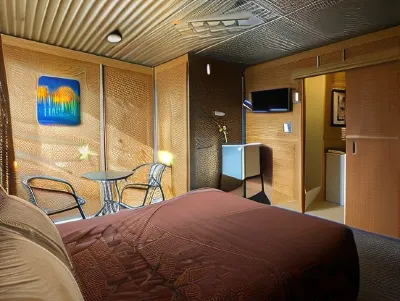 The Crossing Lodge & Backpackers Hotels in 