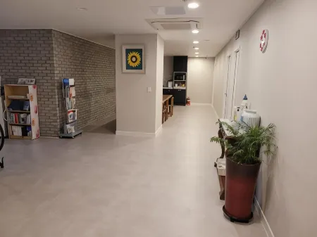 Lighthouse Guesthouse Отели рядом с достопримечательностью «Mokpo Gatbawi Rock»