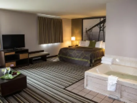 Super 8 by Wyndham Manistee Hotels in Manistee
