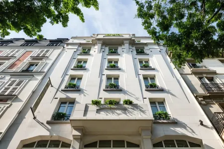 Le Lampika Hôtel Отели рядом с достопримечательностью «Сад Гран-Эксплуратёр»