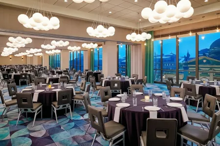 Aloft South Bend Отели рядом с достопримечательностью «Ice Box Skating Rink»