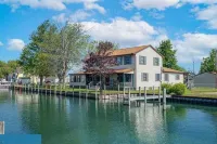 Spacious Home Off Lake St Clair On Harsens Island Hotel a Clay Township