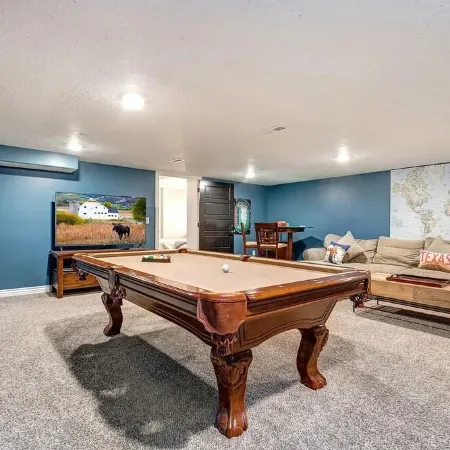 Huge Family Retreat in Deer Valley East - Hot Tub, Game Room and Lake Views!