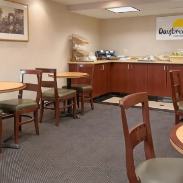Days Inn by Wyndham Arlington Pentagon Отели рядом с достопримечательностью «Арлингтон-хаус»