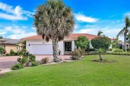 Marco IslandOn the Island” Pool/Spa/Waterfall Oasis Gorgeous Tropical Home Отели рядом с достопримечательностью «Марко Айленд Бич»