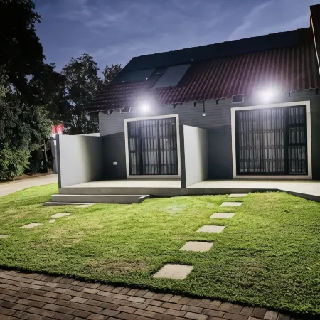 Rolem Guest House Отели рядом с достопримечательностью «Поле для гольфа Randpark»