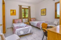 Exceptional Large Villa, Free Heated Pool 1 Nov - 15 Jan, Privacy,Prime Location Hotels in Peyia