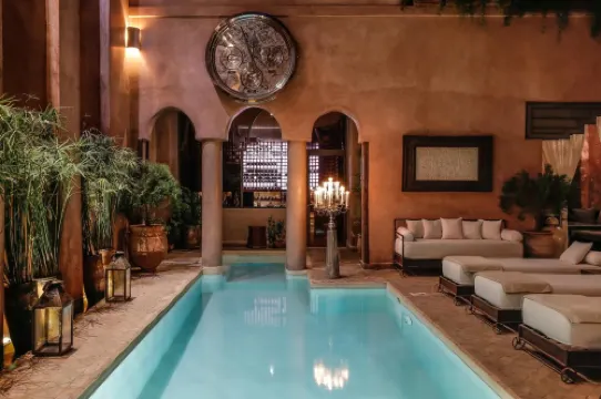 黑象牙庭院旅館