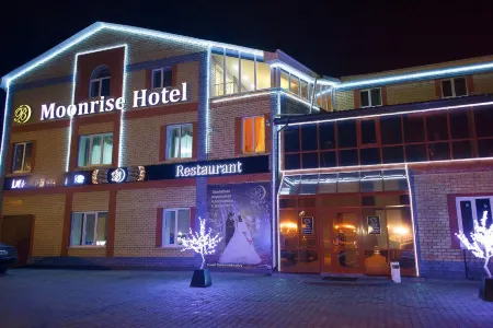 Мунрайз (Moonrise) Отели рядом с достопримечательностью «Музыка и время»