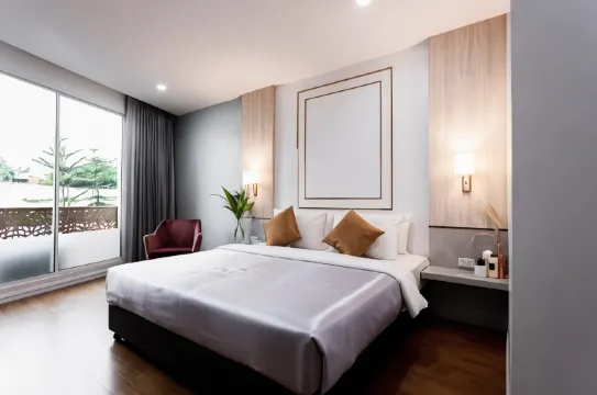 ห้องดีลักซ์ เตียงใหญ่ 1 เตียง