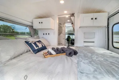 Getaway Skoolie- OFF Grid & Take you wherever your heart desire Hotels near Duncan Aviation Inc