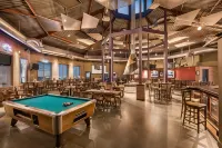 로열 호텔 에드먼튼 에어포트 트레이드마크 컬렉션 바이 윈덤