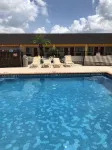 Los Fresnos Inn and Suites - piscine
