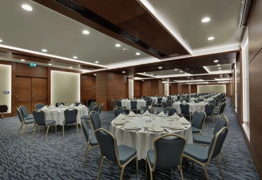 4. 힐튼 가든 인 ..