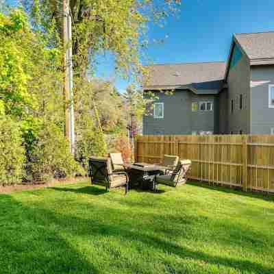 Luxury Beach House-6 Bedrooms, Game Room, Yard, Fire Pit-Walk to Beach & Town Hotel Exterior