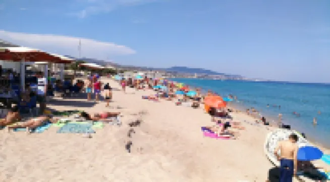 Hostal Estudios Hotels near Playa de la Estacion