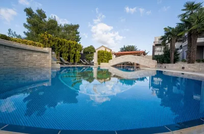 Artdeco Luxury Suites فنادق في Kalathas