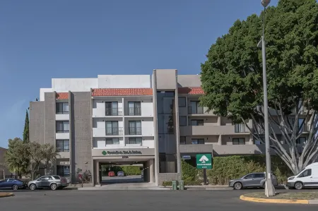 GreenTree Inn & Suites Los Angeles - Alhambra - Pasadena