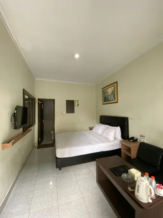 Hotel SM Cibitung Отели рядом с достопримечательностью «Bonecom Tricom Mm2100»