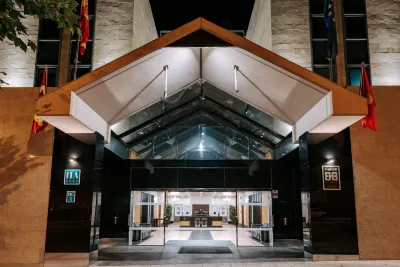 Zenit Hall 88 Studios Hotels near Salamanca Cathedral