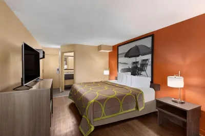 Super 8 by Wyndham Myrtle Beach/Market Common Area Отели в г. Миртл Бич