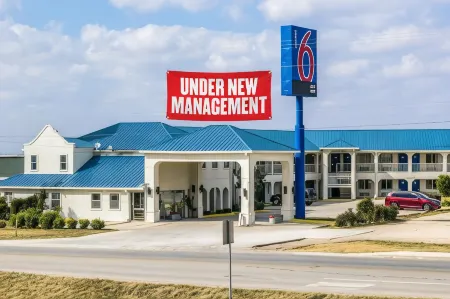 Motel 6 Seguin, TX Отели в г. Джеронимо