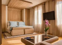 Miramare Suites Hotel di 