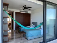 Luxury condo w/private jacuzzi and flamingo views  호텔