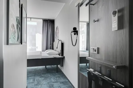 Hotel Fridhem Отели рядом с достопримечательностью «Vesslan skulptur»