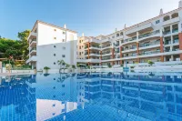 AP Victoria Sports & Beach - Rooftop Pools