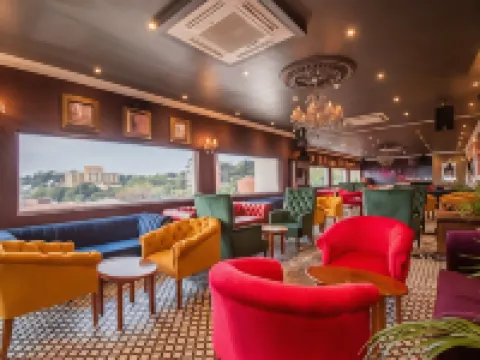 エマコシニホテルオンイースト ベレアのホテル