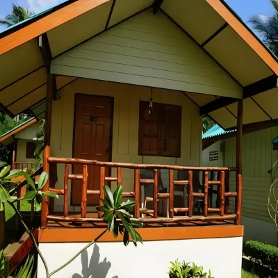 Green Cottage Beach Resort Hotels near Bailan Bay