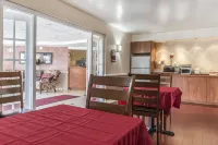 Econo Lodge Hotels in Orillia