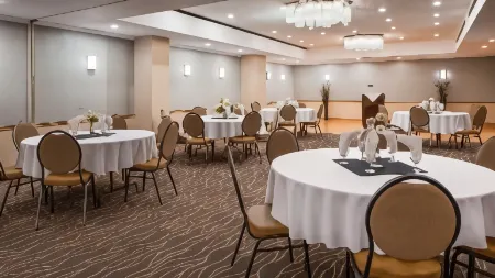 Best Western Plus Ottawa City Centre Отели рядом с достопримечательностью «Башня мира»