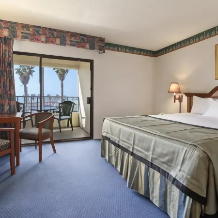 Travelodge by Wyndham Sunset-Huntington Beach Ocean Front
